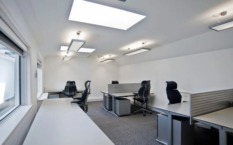 Bull Hill, Leatherhead Surrey Image 1