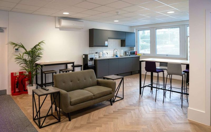 Capital Drive, Linford Wood Image 6