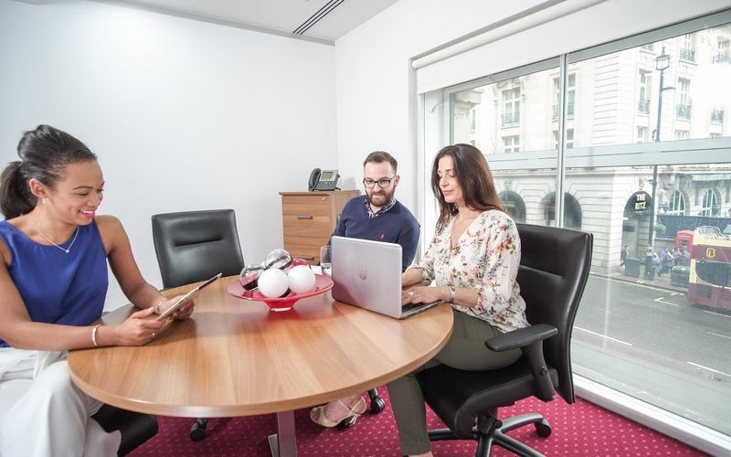 One Mayfair Place, Mayfair Image 2