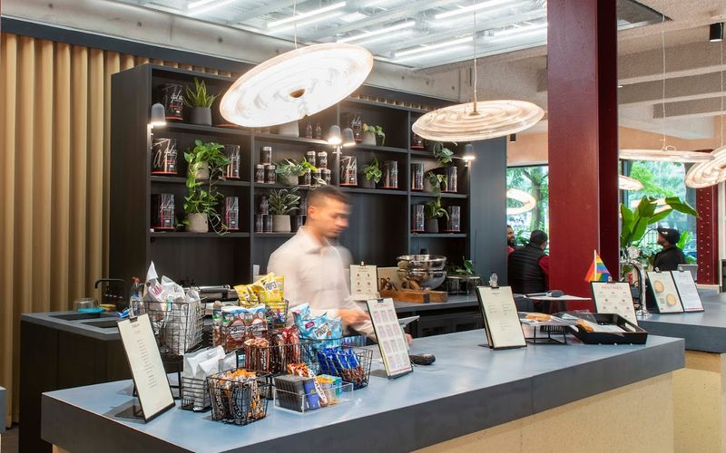 2 Whitechapel Road, Greater London Image 12