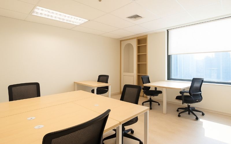 Sukhumvit Road, Khet Khlong Toei Image 22