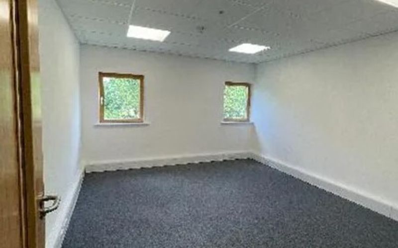 Epsom High Street, Epsom Image 1