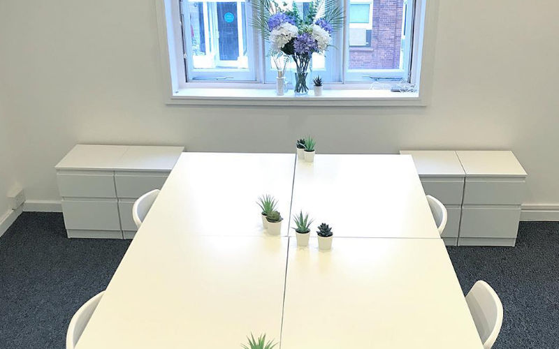 79a Grapes House Esher High Street, Esher Image 5