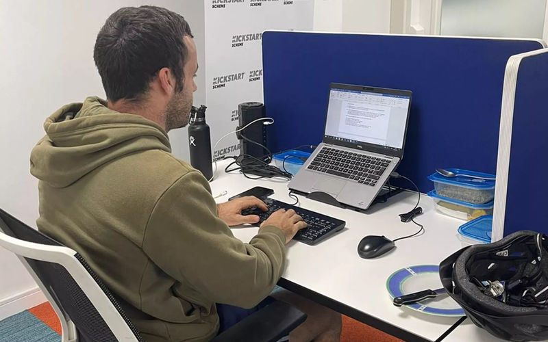 33 Hanworth Road, Surrey Image 2