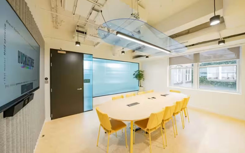 213 Oxford Street, Greater London Image 6