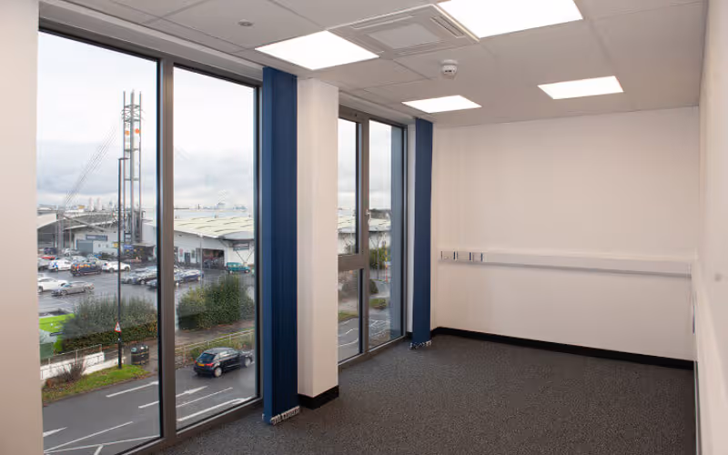 893 Great West Road, Isleworth image 1