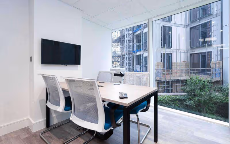 153 Wandsworth Road, London image 1
