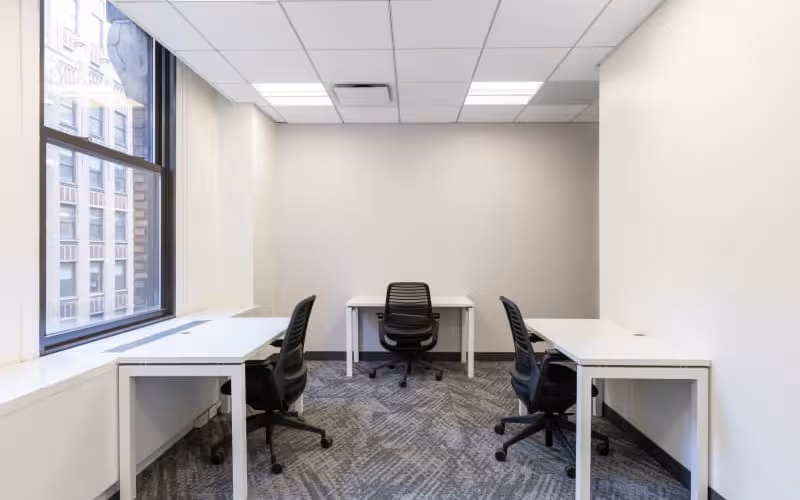 225 W 34th St, New York, 1 DESK 225 W 34th St, New York image 1