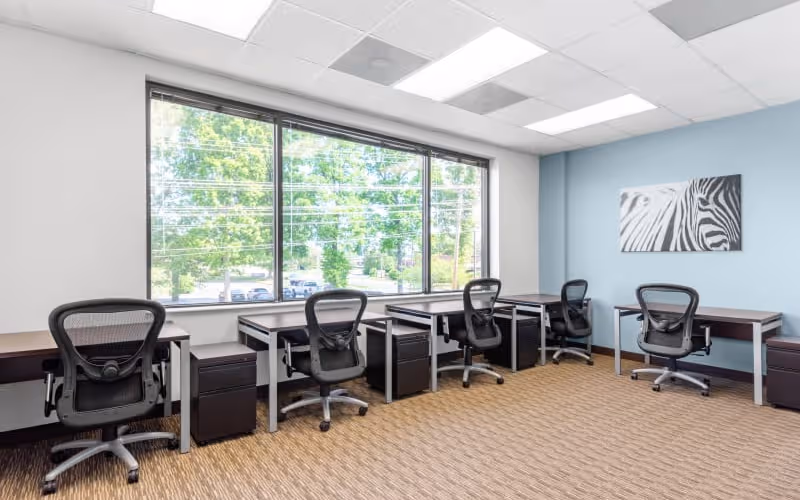19109 West Catawba Avenue, Cornelius, 50 DESKS 19109 West Catawba Avenue, Cornelius image 1