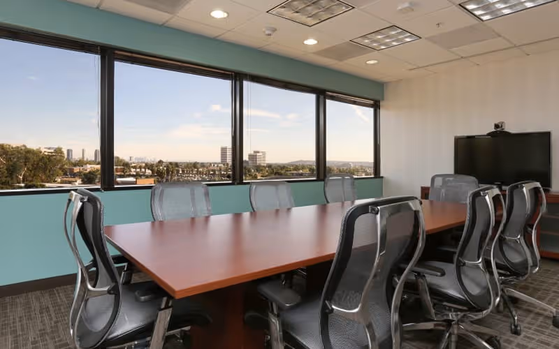 11601 Wilshire Blvd, Los Angeles, 1 DESK 11601 Wilshire Blvd, Los Angeles image 1