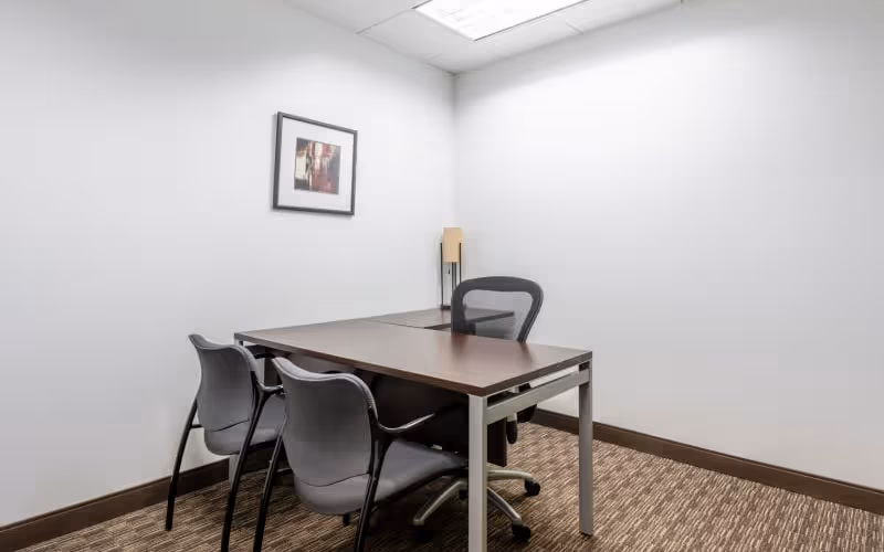 10 S Riverside Plaza, Chicago, 50 DESKS 10 S Riverside Plaza, Chicago image 1
