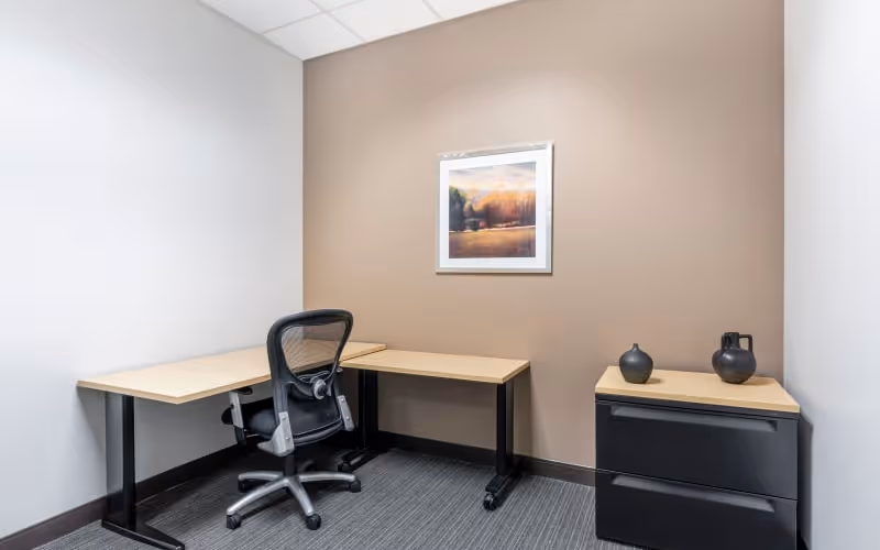 100 Illinois St, St Charles, 50 DESKS 100 Illinois St, St Charles image 1
