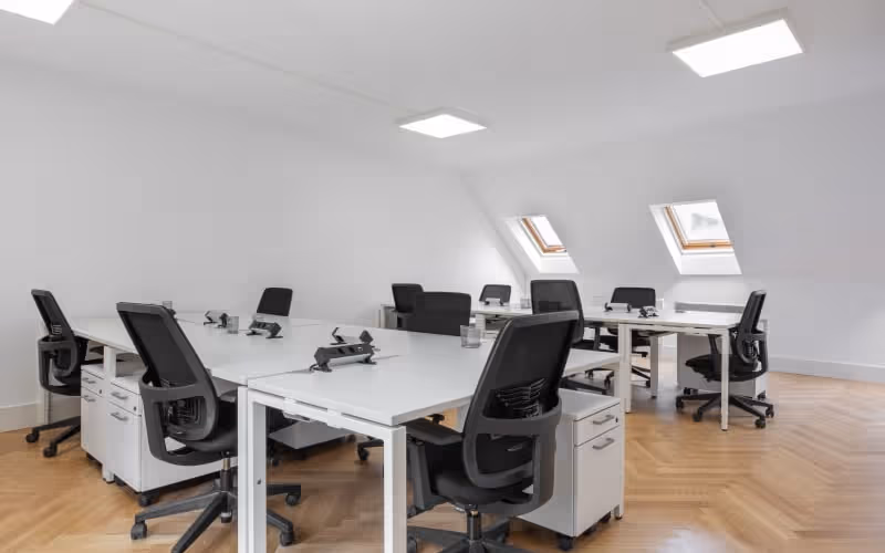 12 Place De La Fusterie, Geneva, 50 DESKS 12 Place De La Fusterie, Geneva image 1