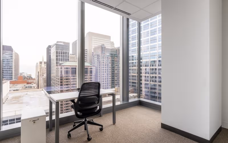 110 North Wacker Drive, Chicago, 50 DESKS 110 North Wacker Drive, Chicago image 1