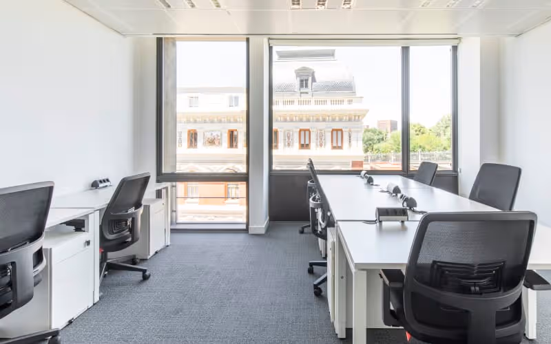 62 Calle De Alfonso Xii, Madrid, 50 DESKS 62 Calle De Alfonso Xii, Madrid image 1