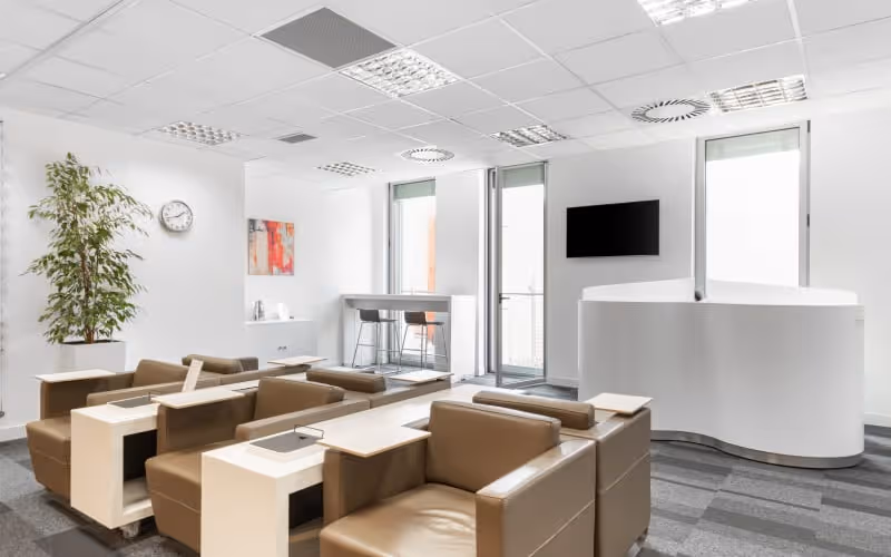 Via Fratelli Ugoni 36, Brescia, 50 DESKS Via Fratelli Ugoni 36, Brescia image 1