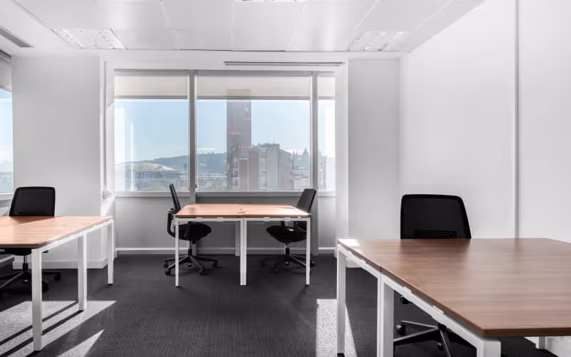 157 Calle De Tarragona, Barcelona, 50 DESKS 157 Calle De Tarragona, Barcelona image 1
