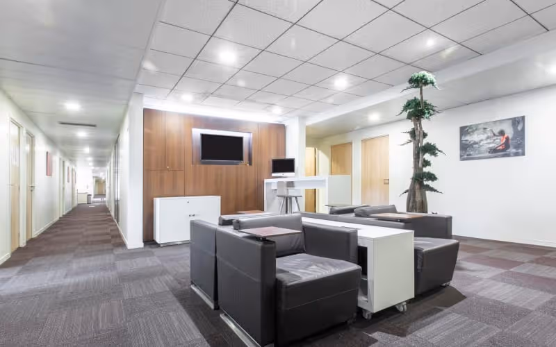 8 Esplanade Compans Caffarelli, Toulouse, 50 DESKS 8 Esplanade Compans Caffarelli, Toulouse image 1