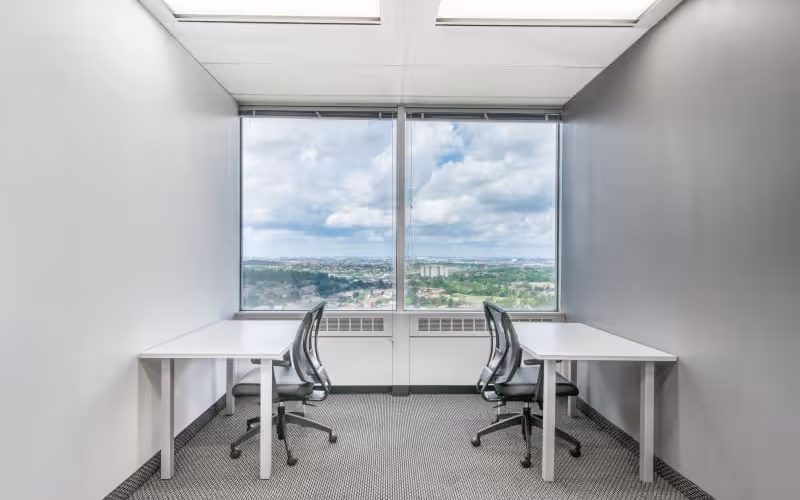 4 Robert Speck Parkway, Mississauga, 50 DESKS 4 Robert Speck Parkway, Mississauga image 1