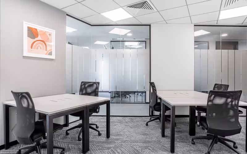 Jumeirah Living Marina Gate, Dubai, 50 DESKS Jumeirah Living Marina Gate, Dubai image 1
