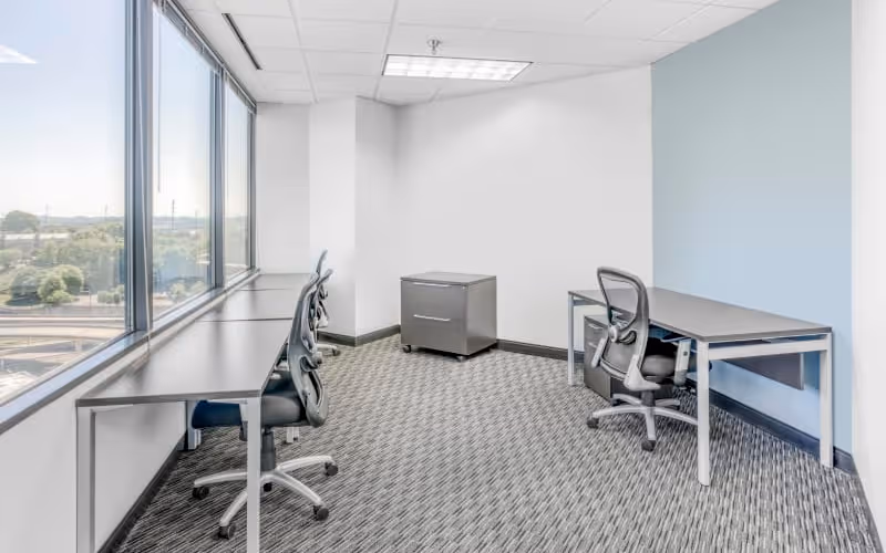 800 S Gay Street, Knoxville, 50 DESKS 800 S Gay Street, Knoxville image 1