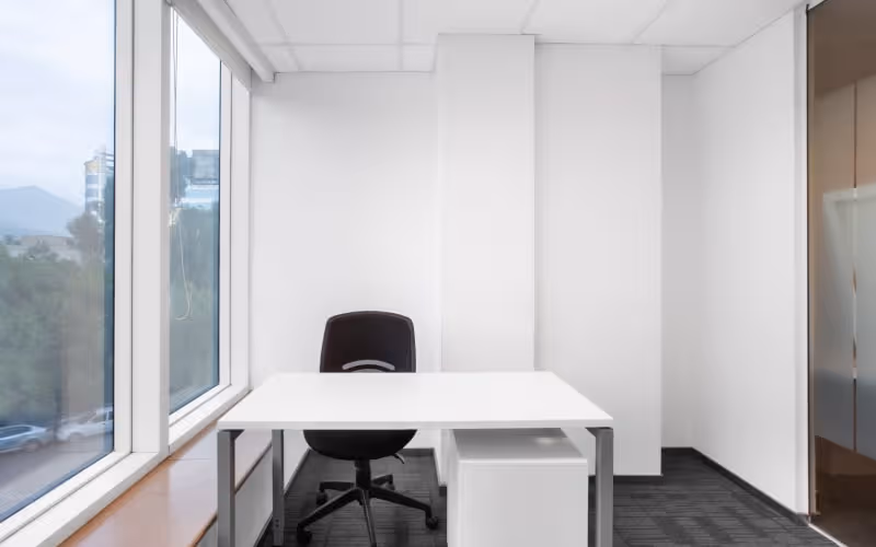M-13 F 7 Markaz, Islamabad, 50 DESKS M-13 F 7 Markaz, Islamabad image 1