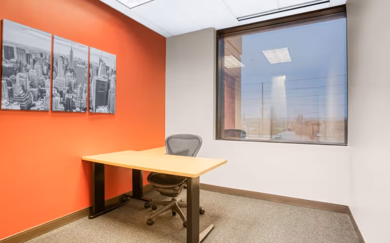 100 Chesterfield Business Pkwy, Chesterfield, 50 DESKS 100 Chesterfield Business Pkwy, Chesterfield image 1