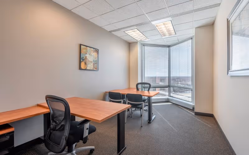 601 Carlson Parkway, Minnetonka, 50 DESKS 601 Carlson Parkway, Minnetonka image 1