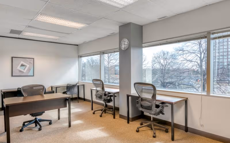 100 W Big Beaver Rd, Troy, 50 DESKS 100 W Big Beaver Rd, Troy image 1