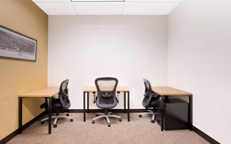 350 S Nw Hwy, Park Ridge, 50 DESKS 350 S Nw Hwy, Park Ridge image 1