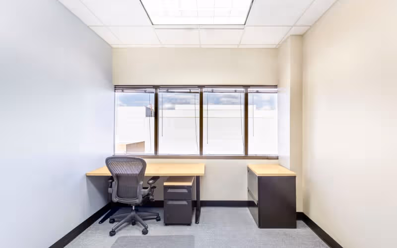 250 Monroe Ave Nw, Grand Rapids, 50 DESKS 250 Monroe Ave Nw, Grand Rapids image 1