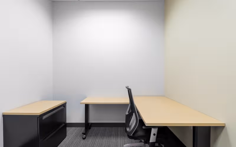 5550 Wild Rose Ln, Des Moines, 50 DESKS 5550 Wild Rose Ln, Des Moines image 1