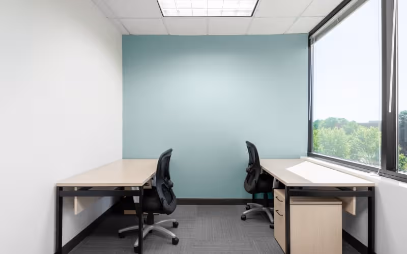 301 Mccullough Drive, Charlotte, 50 DESKS 301 Mccullough Drive, Charlotte image 1