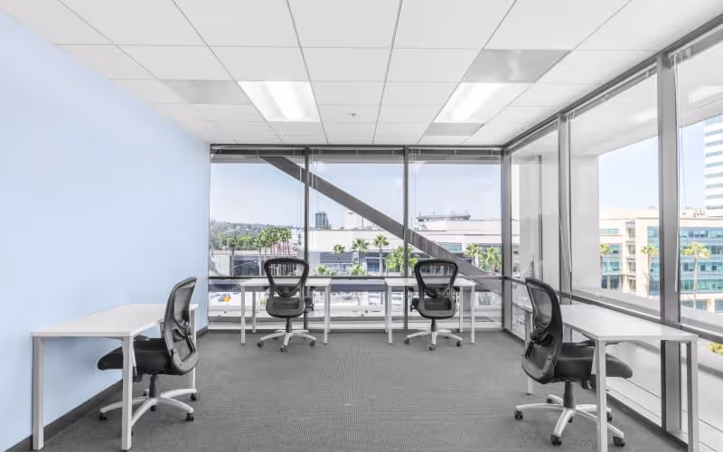 15233 Ventura Blvd, Sherman Oaks, 1 DESK 15233 Ventura Blvd, Sherman Oaks image 1