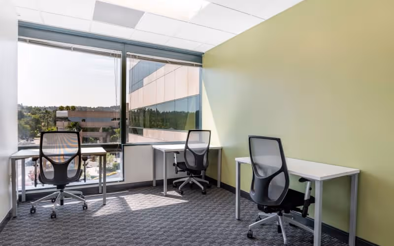 16501 Ventura Blvd, Encino, 50 DESKS 16501 Ventura Blvd, Encino image 1