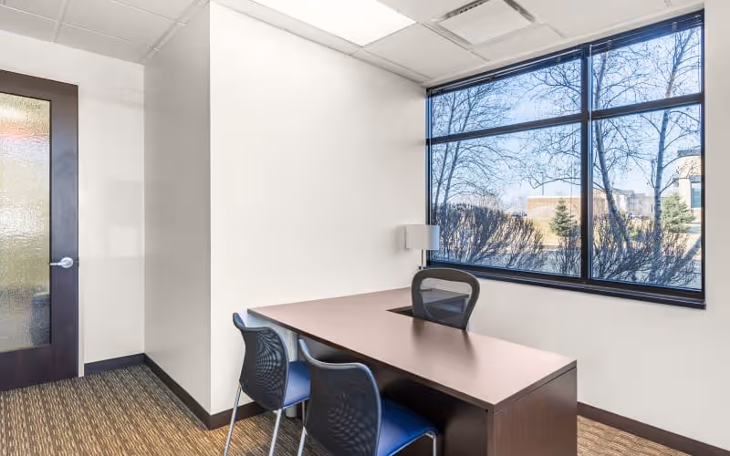 8530 Eagle Point Blvd, Lake Elmo, 50 DESKS 8530 Eagle Point Blvd, Lake Elmo image 1