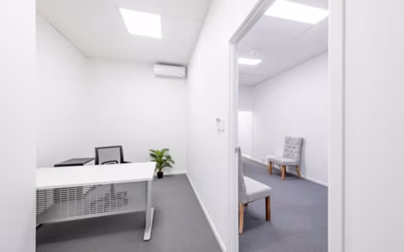 373 Chatswood Road, Shailer Park, 6 DESKS 373 Chatswood Road, Shailer Park image 1