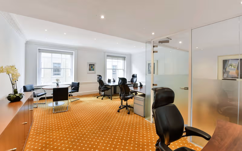 33 St James's Square, St James's, 25 DESKS 33 St James's Square, St James's image 1
