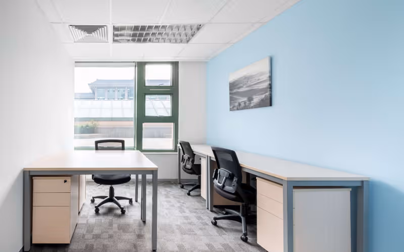 138 Wangfujing Street, Beijing, 50 DESKS 138 Wangfujing Street, Beijing image 1