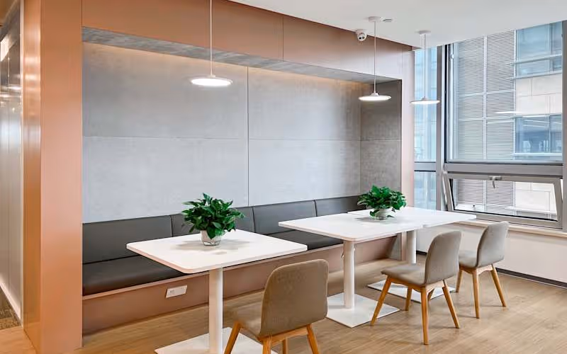 Qianjin Street, Changchun, 50 DESKS Qianjin Street, Changchun image 1
