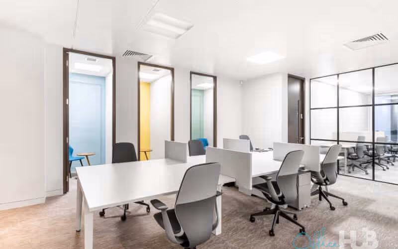8 St James's Square, London image 1