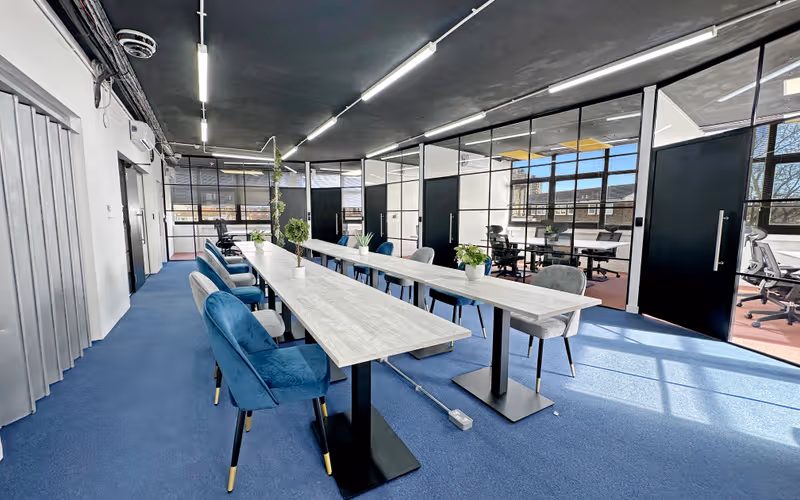 5-7 High Street, Greater London, 40 DESKS 5-7 High Street, Greater London image 1