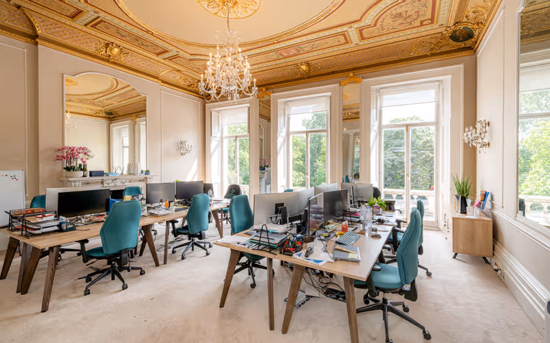 118 Piccadilly, Greater London, 18 DESKS 118 Piccadilly, Greater London image 1