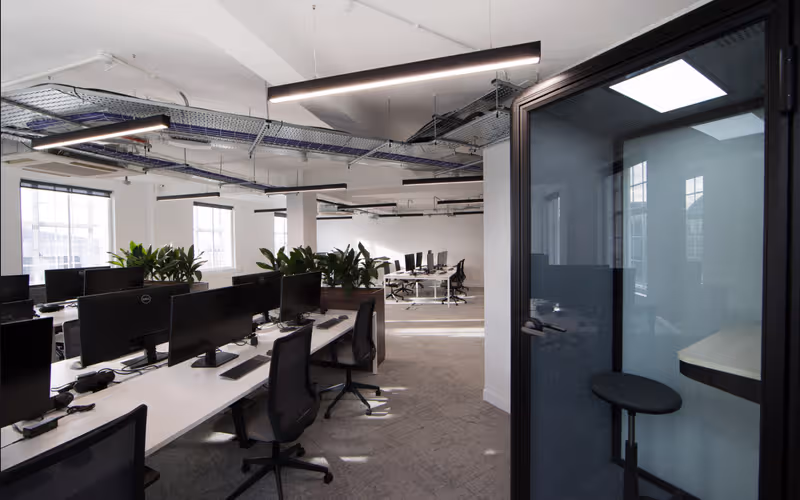 52 Grosvenor Gardens, Greater London image 1
