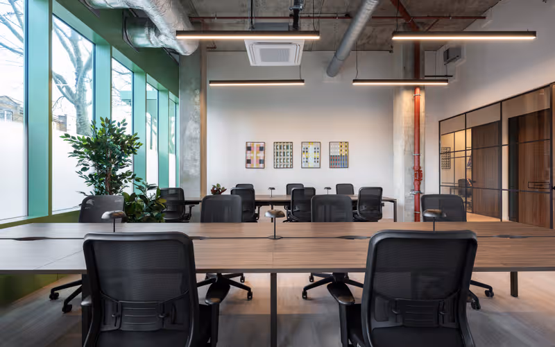 22 Ash Ave, London, 23 DESKS 22 Ash Ave, London image 1