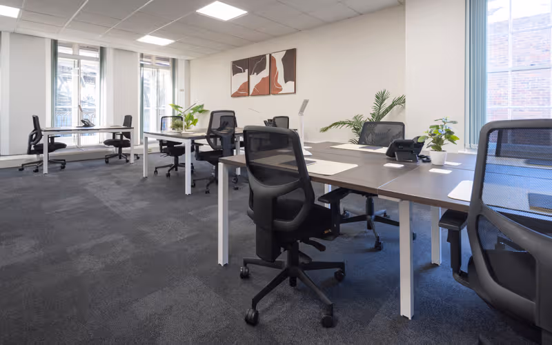 69-75 Boston Manor Road, Greater London, 12 DESKS 69-75 Boston Manor Road, Greater London image 1
