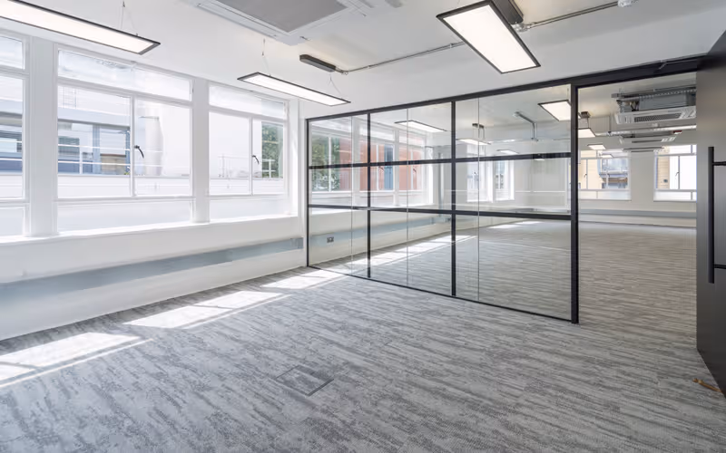 14 Charterhouse Bldgs Goswell Rd, London, 42 DESKS 14 Charterhouse Bldgs Goswell Rd, London image 1