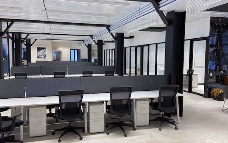 240 W 40th Street, New York, 1 DESK 240 W 40th Street, New York image 1