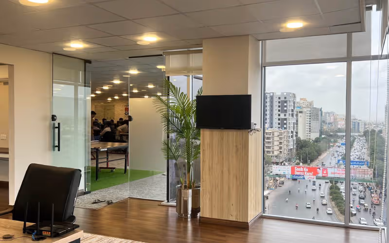 Plot 8 B Emarah Suites Main Shahrah-e-faisal Rd Block A, Karachi, 12 DESKS Plot 8 B Emarah Suites Main Shahrah-e-faisal Rd Block A, Karachi image 1