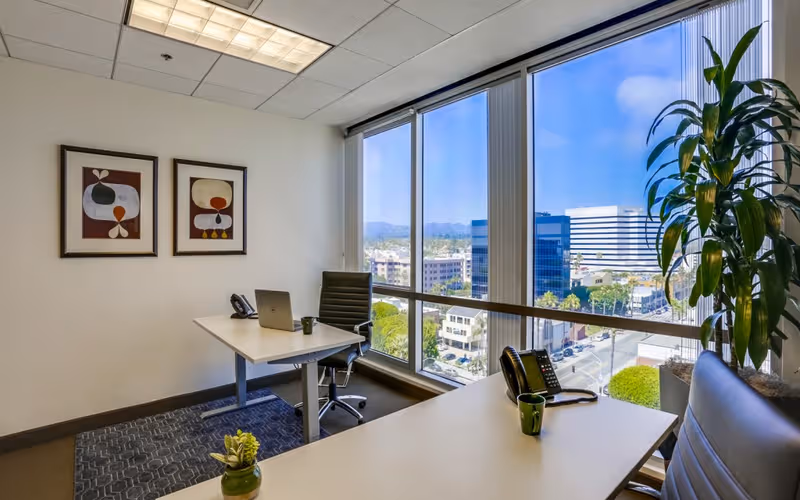 5901 W Century Blvd, Los Angeles, 16 DESKS 5901 W Century Blvd, Los Angeles image 1